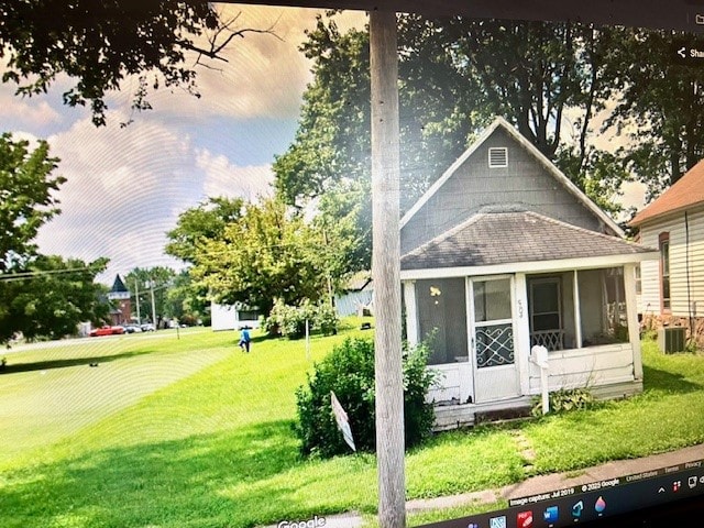 property at 504 W 9th St