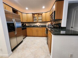 6437 Bay Club Dr, Unit #4 in Fort Lauderdale, FL - Building Photo