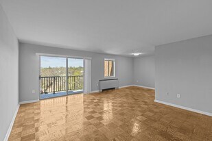 Kensington House in Kensington, MD - Building Photo