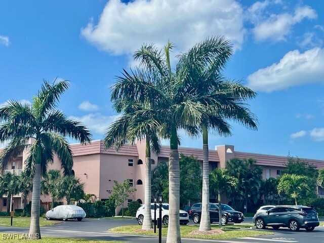 150 Turtle Lake Ct in Naples, FL - Building Photo