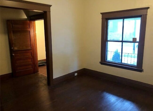77 Hughes Ave, Unit Lower Unit