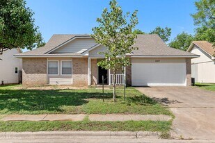 1207 York Castle Dr in Pflugerville, TX - Building Photo