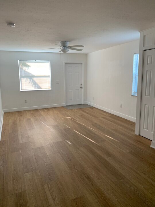 931 Market St in West Palm Beach, FL - Building Photo