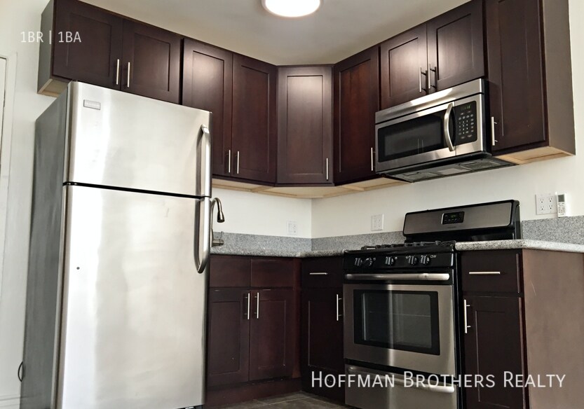 6873 Franklin Ave in Los Angeles, CA - Building Photo