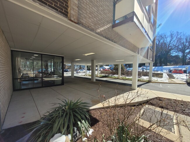 Montgomery Towers in Silver Spring, MD - Building Photo - Building Photo