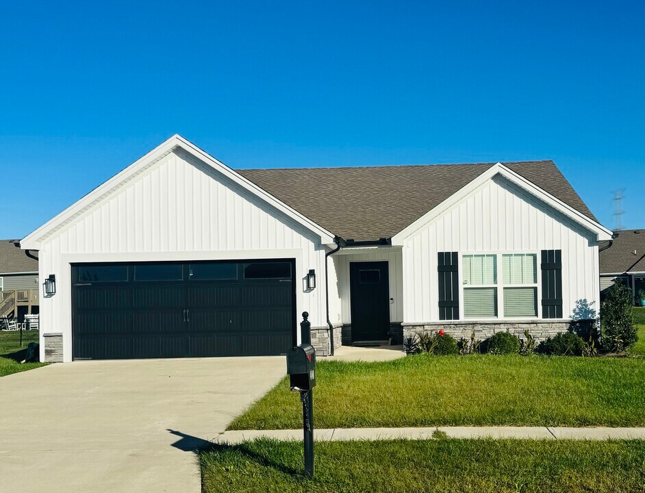 4448 Venice Way in Sellersburg, IN - Building Photo