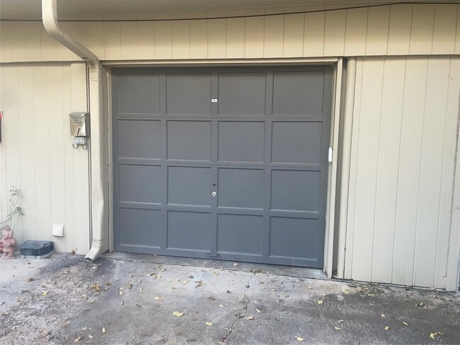 property at 1965 W Lamar St