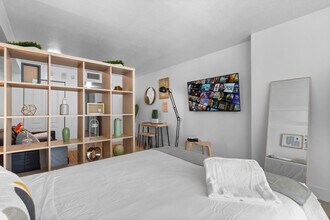 1200 Brickell Bay Dr in Miami, FL - Building Photo - Building Photo