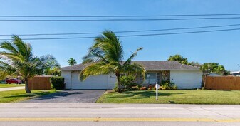 6613 Westwood Blvd in Tamarac, FL - Building Photo