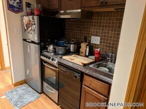 1689 Beacon St in Brookline, MA - Building Photo - Building Photo