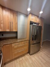 1344 Bellevue Way NE, Unit 1 in Bellevue, WA - Building Photo - Building Photo