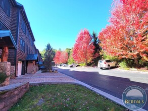 Creekside Villas in Boone, NC - Building Photo - Interior Photo