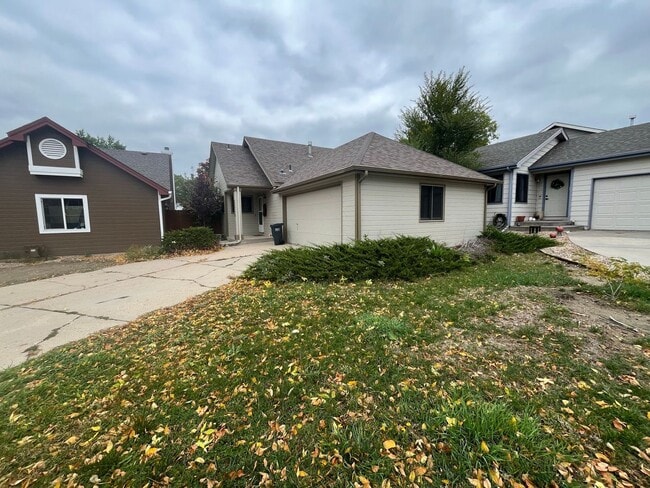 5530 Fossil Ridge Dr W