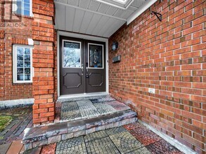 2636 Credit Valley Rd in Mississauga, ON - Building Photo - Building Photo