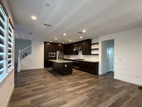 64 E Frost Dr in Tracy, CA - Building Photo - Building Photo