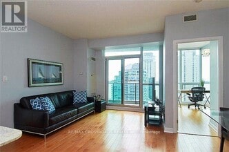 18-2218 Harbour St in Toronto, ON - Building Photo - Building Photo
