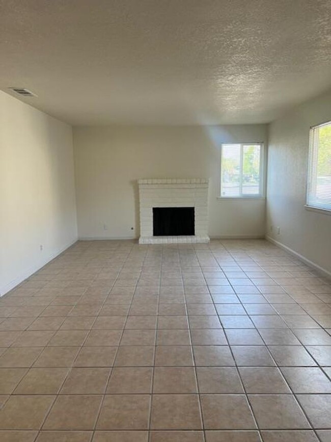 5930-5932 Merrywood Dr in Rocklin, CA - Building Photo - Building Photo