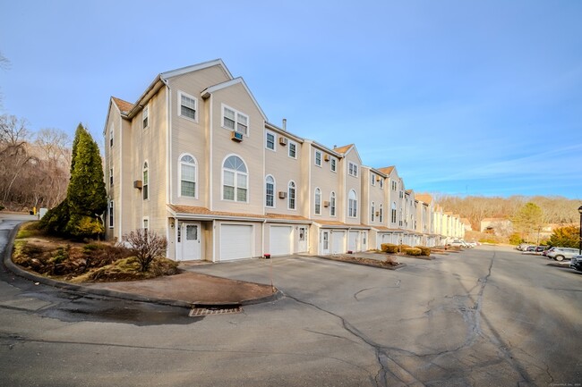 350 Bristol St, Unit 4127 in Waterbury, CT - Building Photo - Building Photo