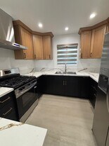 745 N Doan Dr in Burbank, CA - Building Photo