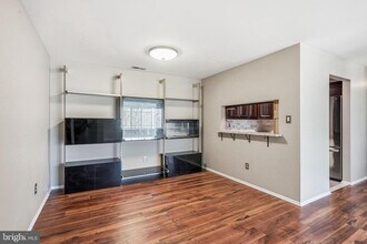 4215C Aberdeen Dr in Mount Laurel, NJ - Building Photo - Building Photo