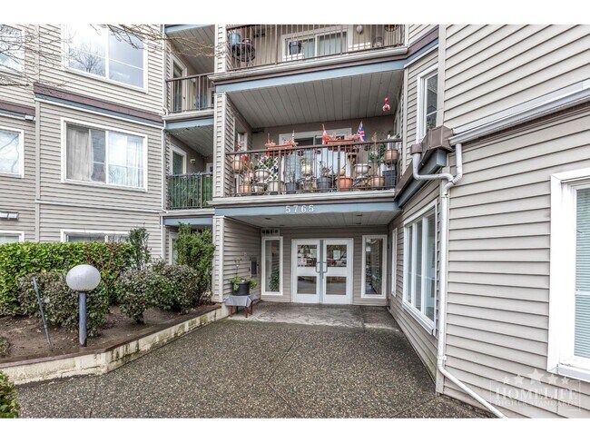 5765 Glover Rd in Langley, BC - Building Photo - Building Photo