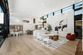 8617 Higuera St in Culver City, CA - Foto de edificio - Building Photo