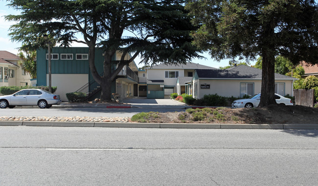 Ralston Apartments in Belmont, CA - Foto de edificio - Building Photo