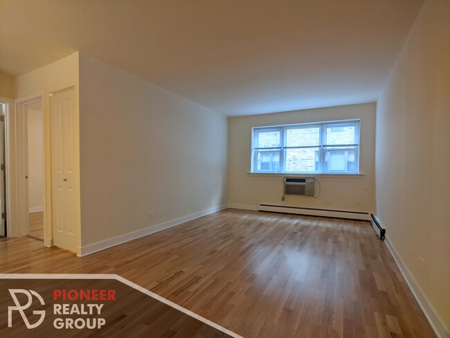 630 W Wrightwood Ave, Unit 221 in Chicago, IL - Building Photo - Building Photo