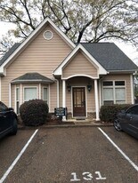 131 Falls Grove Drive in Oxford, MS - Building Photo