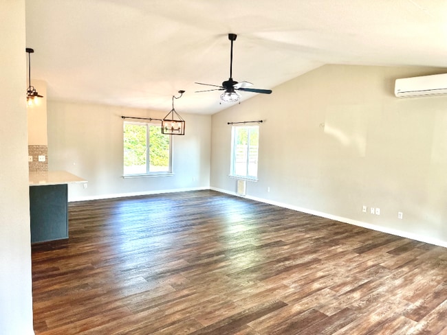 101 NE Lennies Loop in Belfair, WA - Building Photo - Building Photo