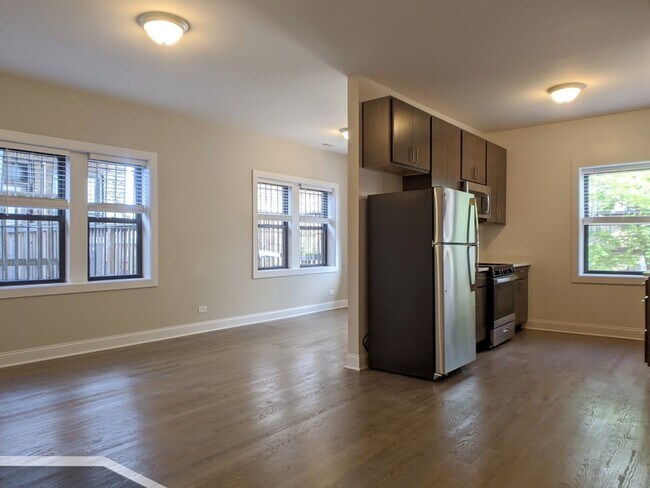 3407 W Fullerton Ave in Chicago, IL - Building Photo - Building Photo
