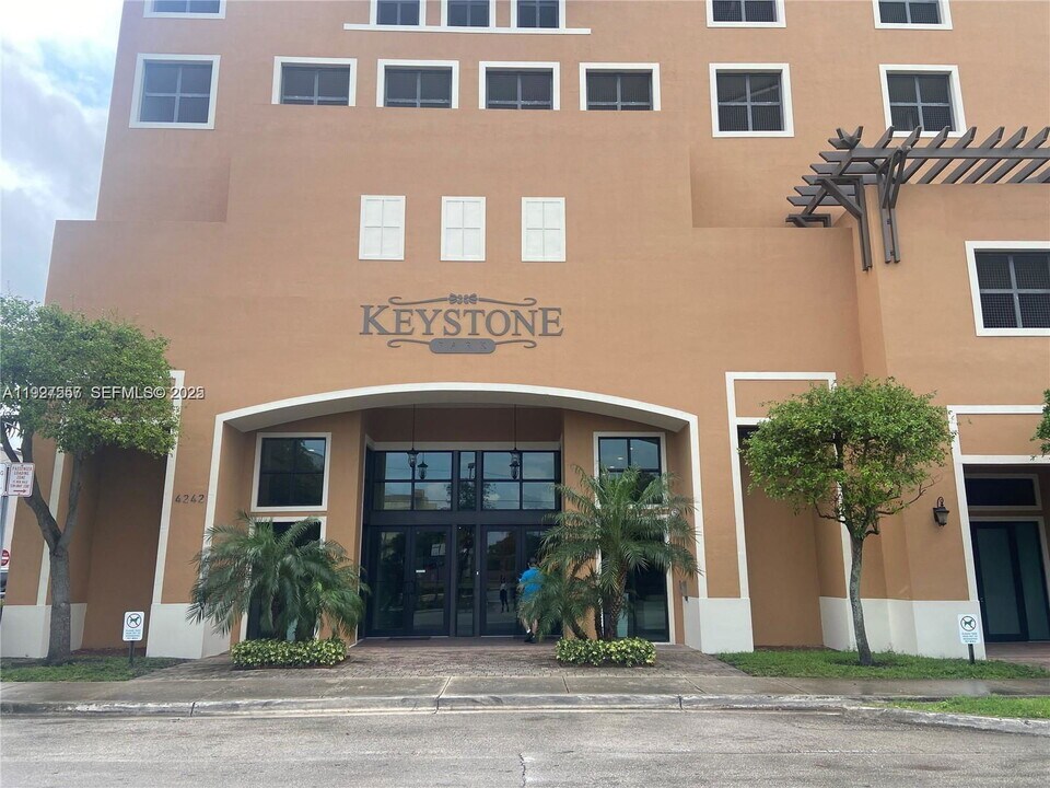 4241 NW 2nd St in Miami, FL - Building Photo