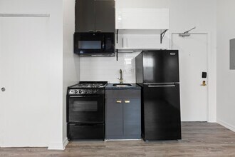 1136 W Wilson Ave in Chicago, IL - Building Photo - Building Photo