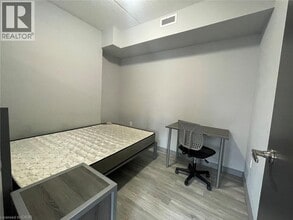 275 Larch St in Waterloo, ON - Building Photo - Building Photo