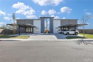 17 E Mayfair St in Edinburg, TX - Building Photo