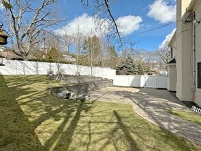 9 Vine St in Chestnut Hill, MA - Foto de edificio - Building Photo