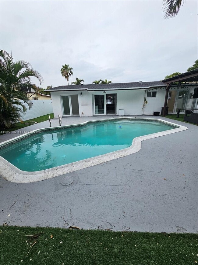 1421 NW 65th Terrace in Hollywood, FL - Building Photo - Building Photo