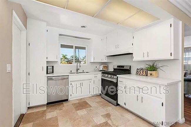 6531 Barnhurst Dr in San Diego, CA - Building Photo - Building Photo