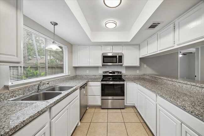 property at 2 Goldthread Ct