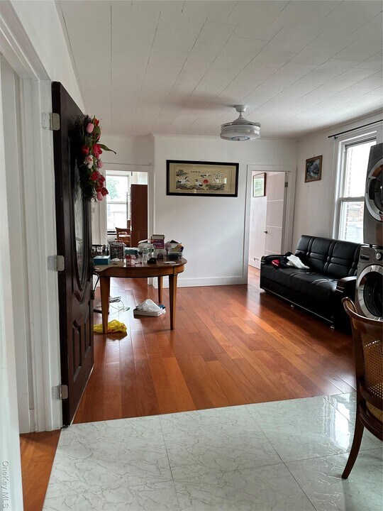 77-02-77164 164th St in Queens, NY - Foto de edificio
