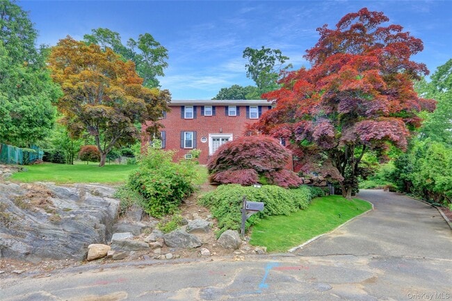 4 Shore View Cir in Pelham Manor, NY - Building Photo - Building Photo
