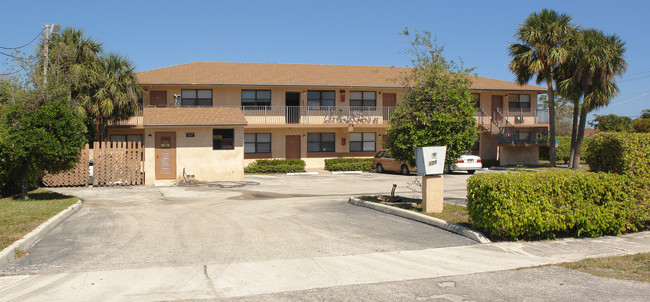 Standru Apartments in Deerfield Beach, FL - Building Photo - Building Photo