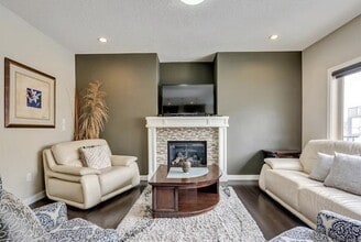 111 Bayview St SW in Airdrie, AB - Building Photo - Building Photo