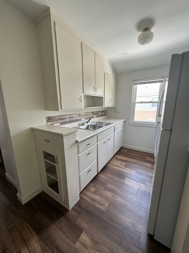 1731 Goff Ave, Unit #1 in Eau Claire, WI - Foto de edificio - Building Photo