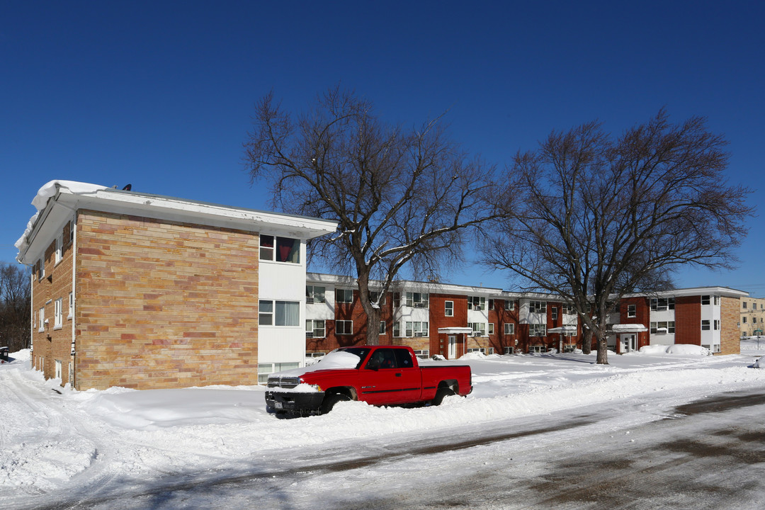 520-608 Mckinley Ave in Mundelein, IL - Foto de edificio