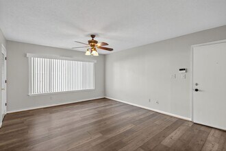 206 Pacific Dr in Hampton, VA - Building Photo - Building Photo