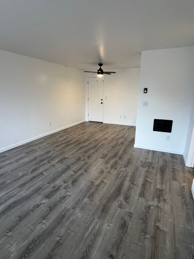 851 NE A St in Grants Pass, OR - Building Photo - Building Photo