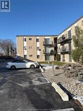 6490 Wyandotte St E in Windsor, ON - Building Photo - Building Photo