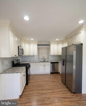 34 Hopkins Ln in Willingboro, NJ - Building Photo