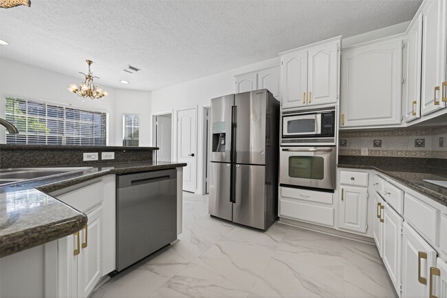 property at 2431 Parkwood Ln